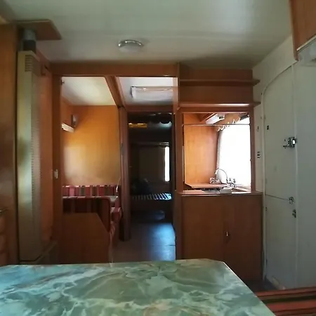 Kemping Erlebe Unseren Verein Im Geraeumigen Wohnwagen!